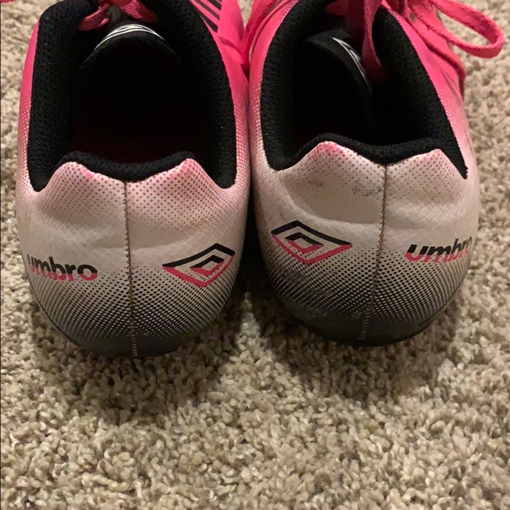 Umbro Girls’ Cleats size 4.5 pink black - Picture 4 of 6